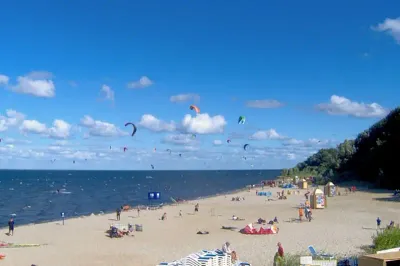 Port w Pucku z kutrami rybackimi i jachtami nad Zatoką Pucką