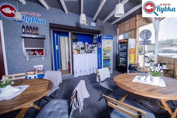 Tablica menu smażalni „A mi to Rybka” w Mechelinkach